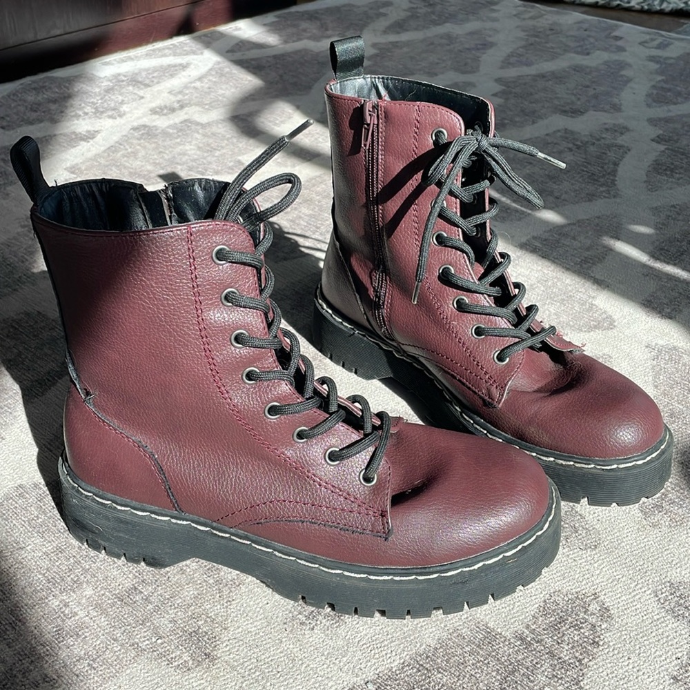 Sincerely Jules Burgundy boots Size 8